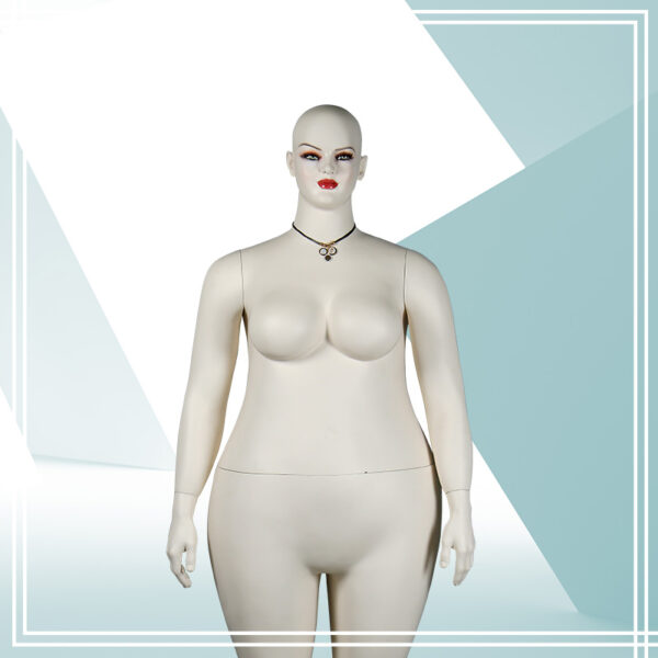 PLUS-SIZE MANNEQUINS